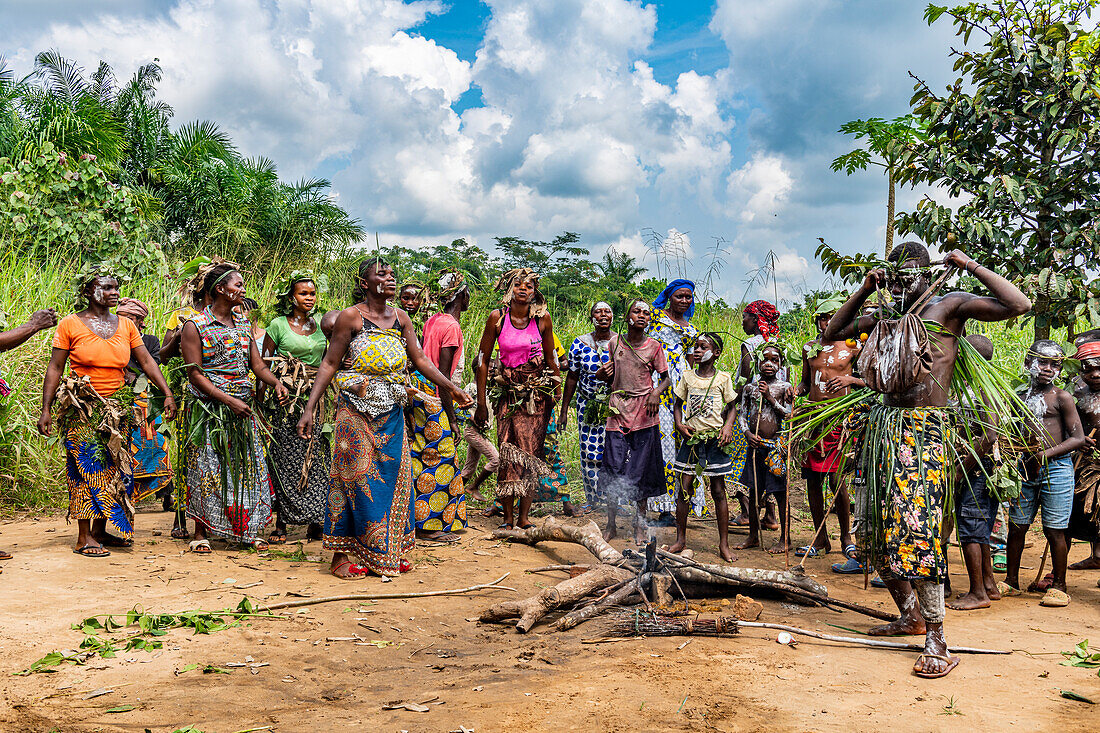 Traditioneller Pygmäen-Ringkampf, Kisangani, Demokratische Republik Kongo, Afrika