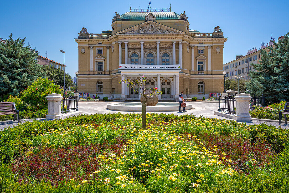 Blick auf den Theaterpark und das kroatische Nationaltheater, Rijeka, Kvarner Bucht, Kroatien, Europa
