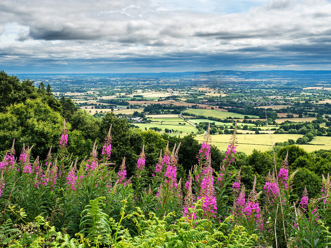 Blick auf Worcestershire vom Herefordshire Beacon, Herefordshire, England, Vereinigtes Königreich, Europa