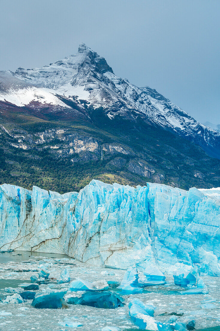 Perito Moreno Glaciar with Cerro Perito Moreno mountain peak, Los Glaciares National Park, UNESCO World Heritage Site, Patagonia, Argentina, South America