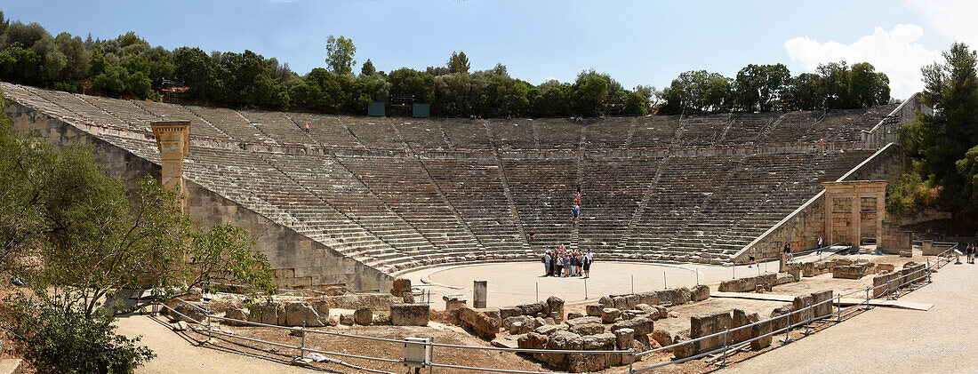 Antikes Theater von Asclepieion, in der antiken Stadt Epidaurus, UNESCO-Weltkulturerbe, Lygouno, Argolische Halbinsel, Griechenland, Europa