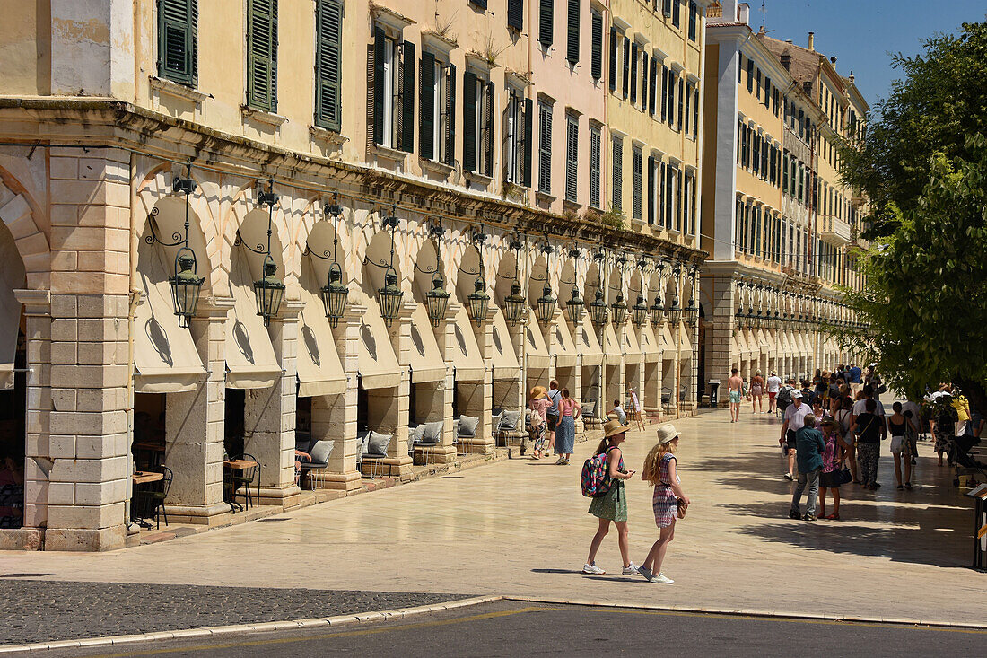 Hauptfront der Esplanade in der Stadt Korfu (Kerkyra), Insel Korfu, Griechische Inseln, Griechenland, Europa