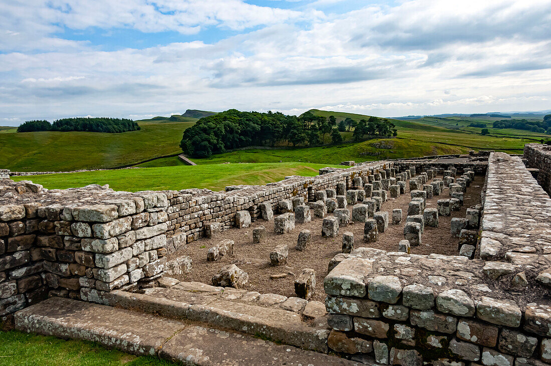 Römisches Kastell Housesteads, Vercovicium, 124 n. Chr., Getreidespeicher mit Fußbodenheizung, Hadrians Wall, UNESCO-Weltkulturerbe, Northumbria National Park, Northumberland, England, Vereinigtes Königreich, Europa