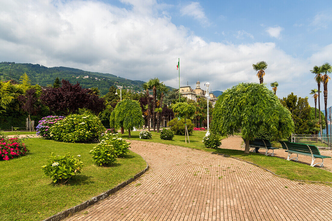 Promenade, Stresa, Lake Maggiore, Verbania district, Piedmont, Italian Lakes, Italy, Europe