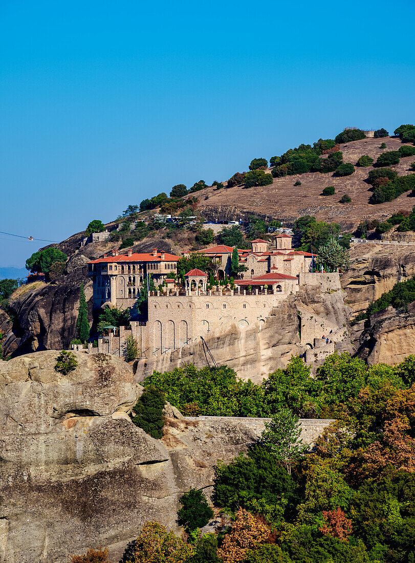 Blick auf das Varlaam-Kloster, Meteora, UNESCO-Weltkulturerbe, Thessalien, Griechenland, Europa