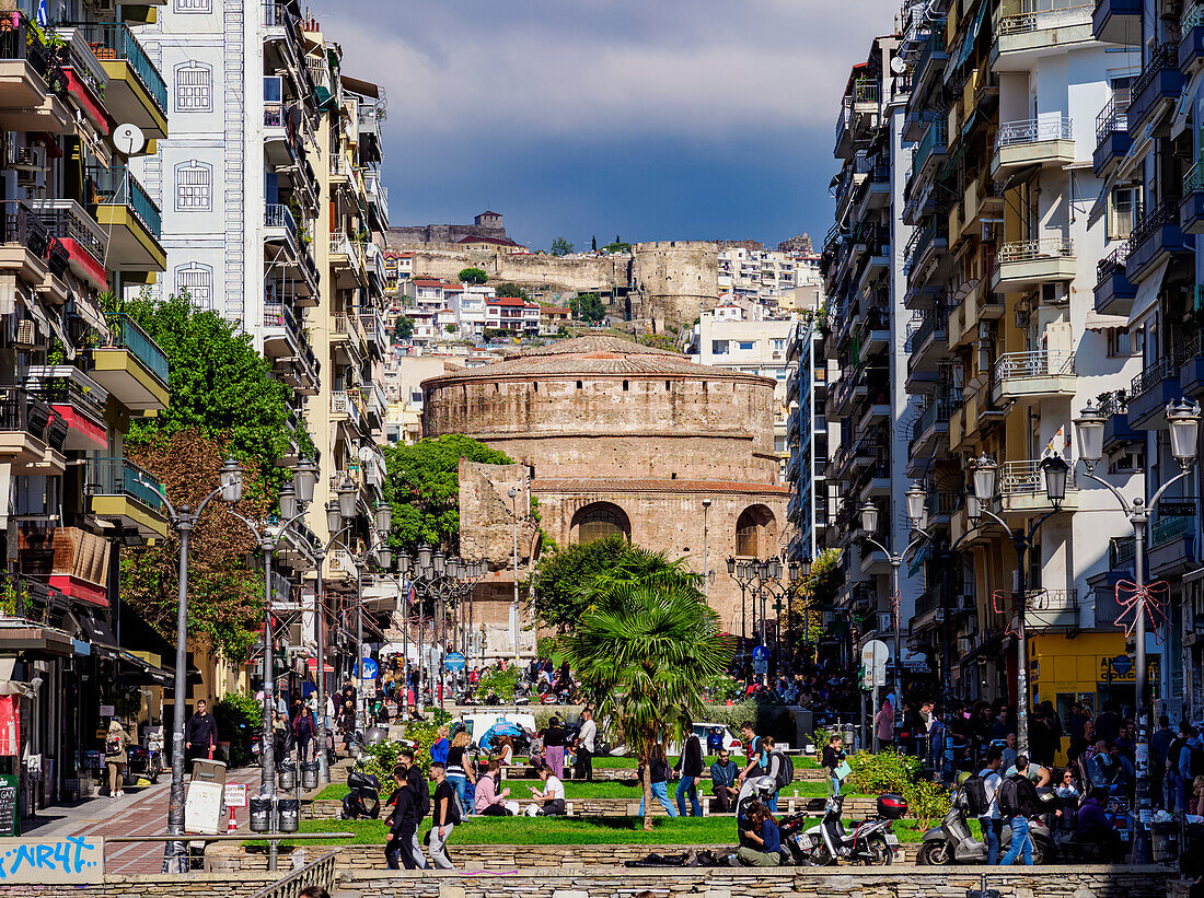 View towards the Rotunda of Galerius, UNESCO World Heritage Site, Thessaloniki, Central Macedonia, Greece, Europe