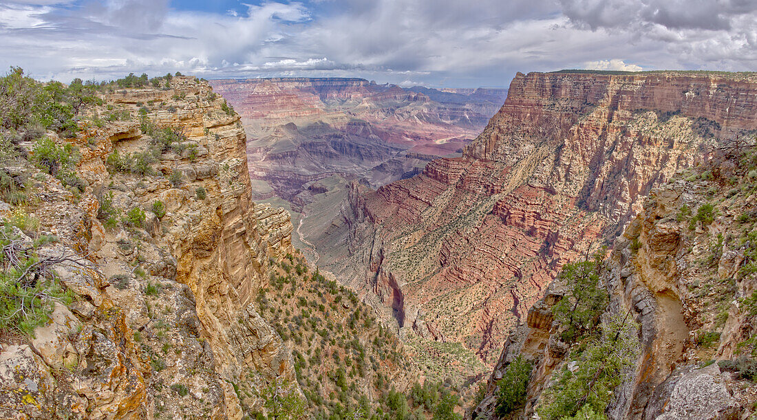 Grand Canyon viewed from a cliff overlooking Papago Creek, with Papago Point just right of center, Grand Canyon National Park, UNESCO World Heritage Site, Arizona, United States of America, North America