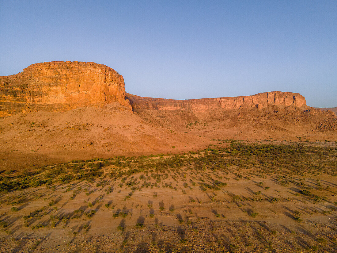 A huge rock cliff and canyon near Kamour, Mauritania, Sahara Desert, West Africa, Africa