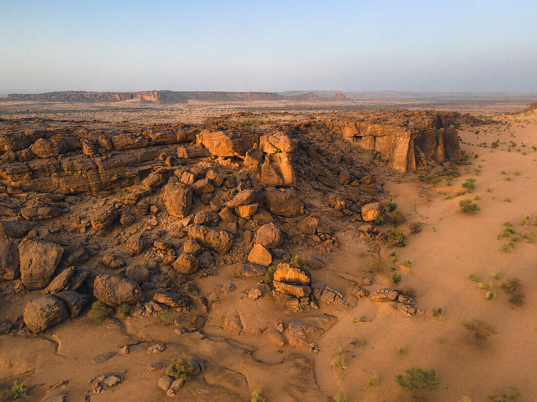 A group of peculiar rock formations between Kiffa and Ayoun, Mauritania, Sahara Desert, West Africa, Africa