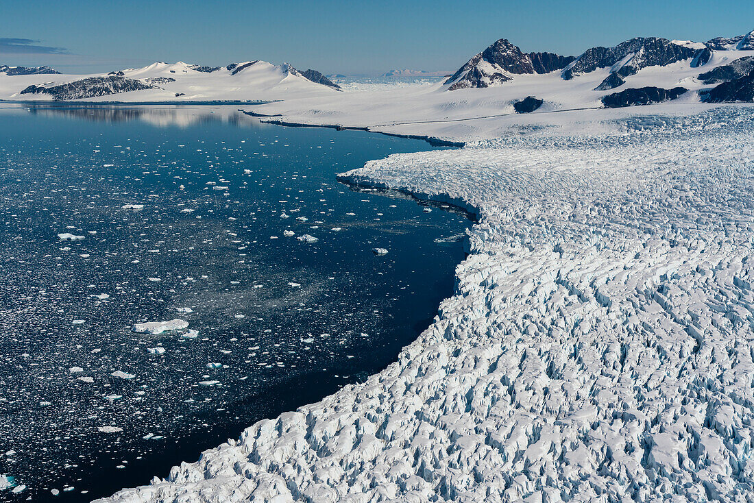 Luftaufnahme des Larsen Inlet Gletschers, Weddellmeer, Antarktis, Polarregionen