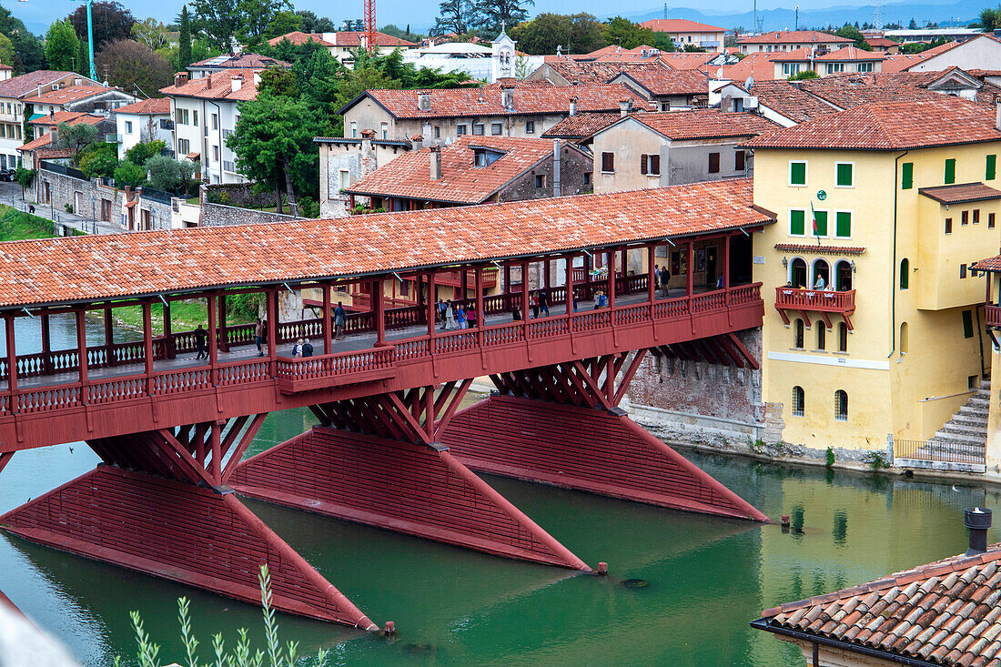 The Brenta River and the old bridge, Bassano del Grappa, Vicenza, UNESCO World Heritage Site, Veneto, Italy, Europe