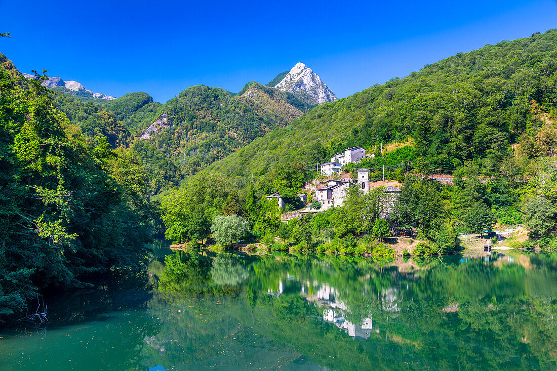 Isola Santa, Lake and Apuane Alps, Garfagnana, Tuscany, Italy, Europe