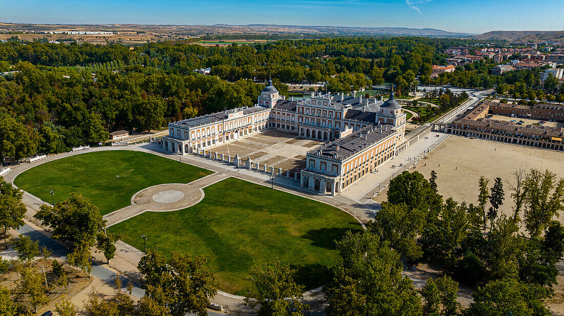 Aerial of the Royal Palace of Aranjuez, UNESCO World Heritage Site, Madrid Province, Spain, Europe