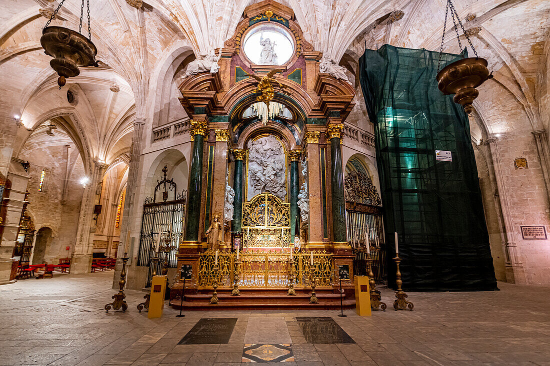 Innenraum der Kathedrale, Cuenca, UNESCO-Weltkulturerbe, Kastilien-La Mancha, Spanien, Europa