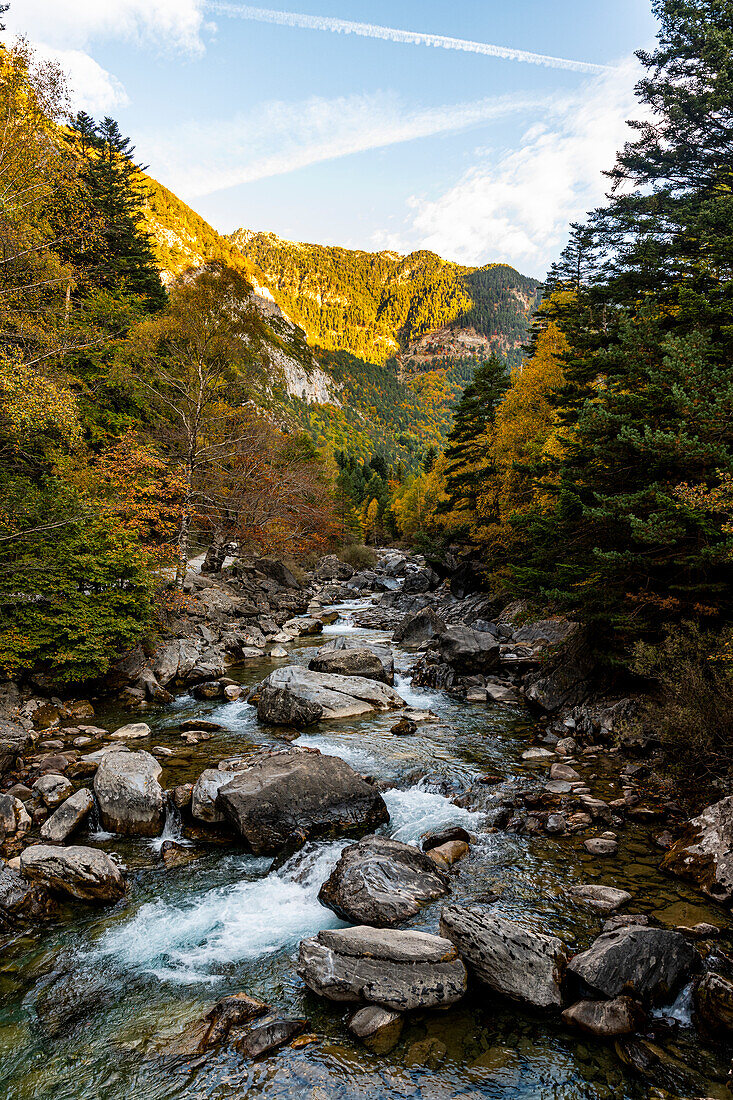 Morgenlicht am Rio Ara, Monte Perdido, UNESCO-Welterbe, Aragon, Pyrenäen, Spanien, Europa