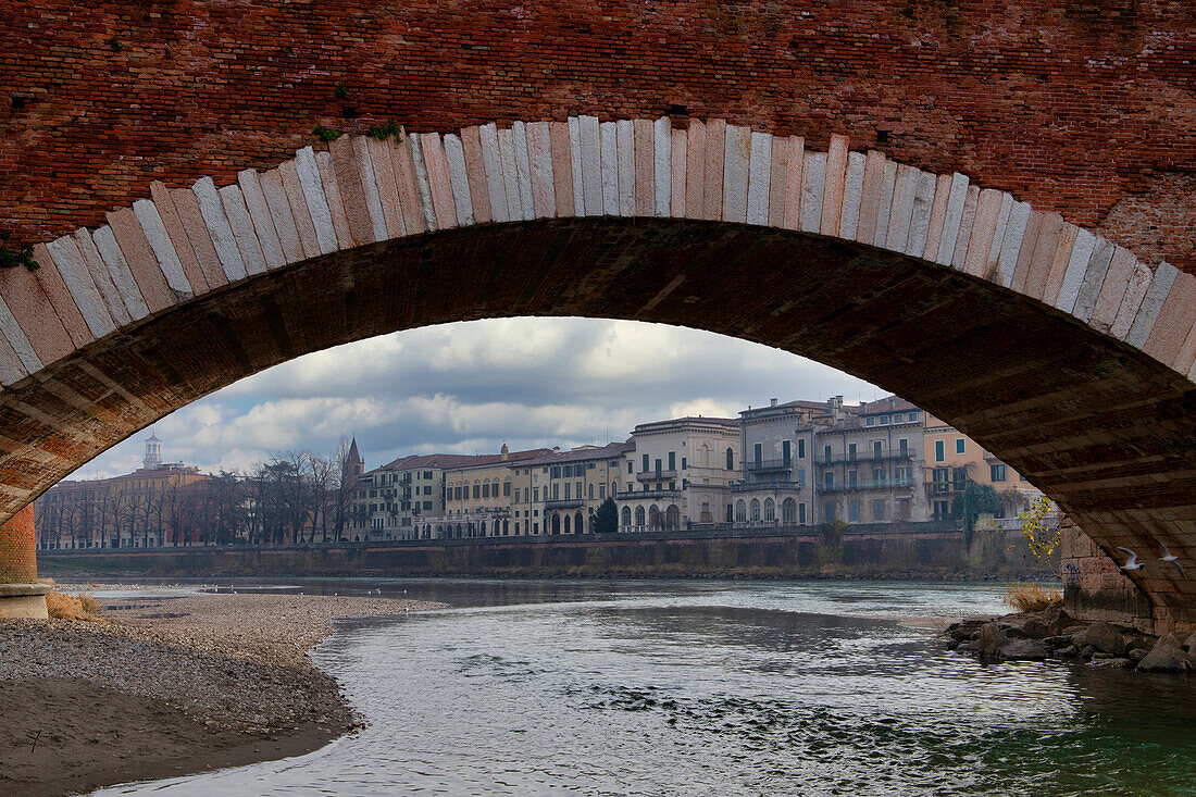 The Adige River under the Ponte Scaligero, Verona, Veneto, Italy, Europe