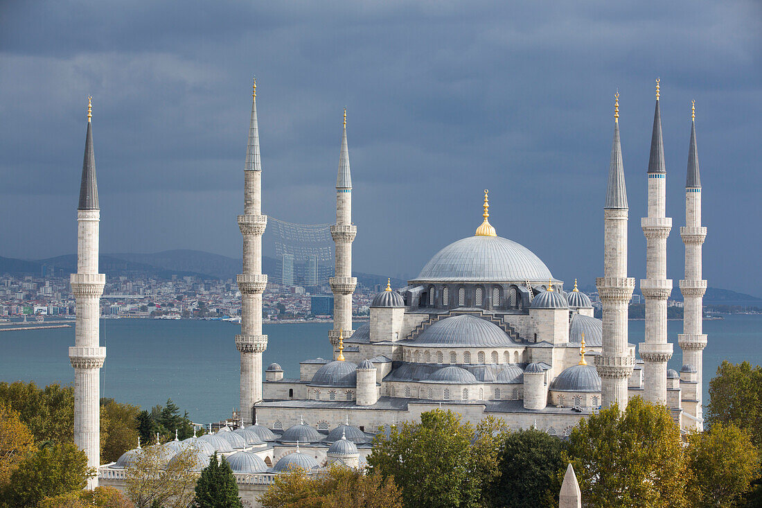 Blue Mosque (Sultan Ahmed Mosque), founded 1609, UNESCO World Heritage Site, Istanbul, Turkey, Europe