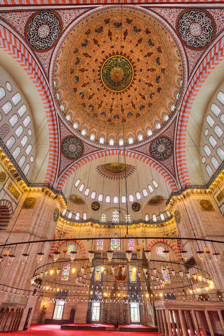 Innenraum, Süleymaniye-Moschee, aus dem Jahr 1550, UNESCO-Weltkulturerbe, Istanbul, Türkei, Europa