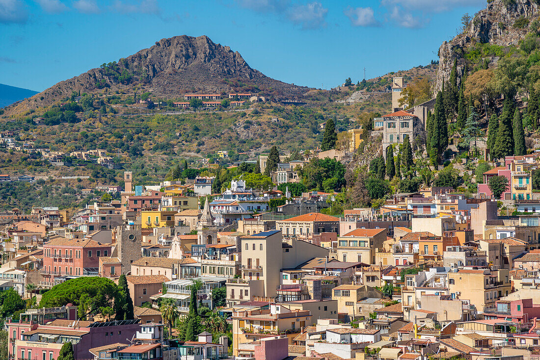 Blick auf Taormina vom Griechischen Theater aus, Taormina, Sizilien, Italien, Mittelmeer, Europa