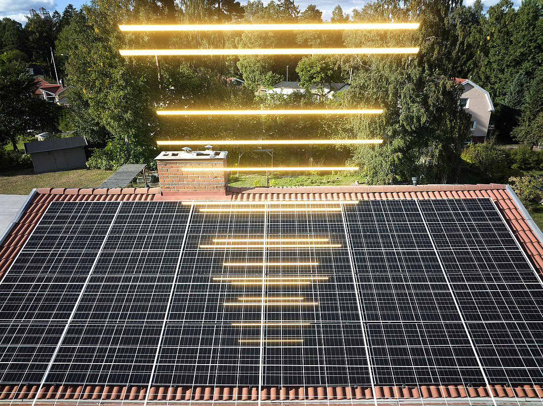 Ansicht des Daches mit Sonnenkollektoren