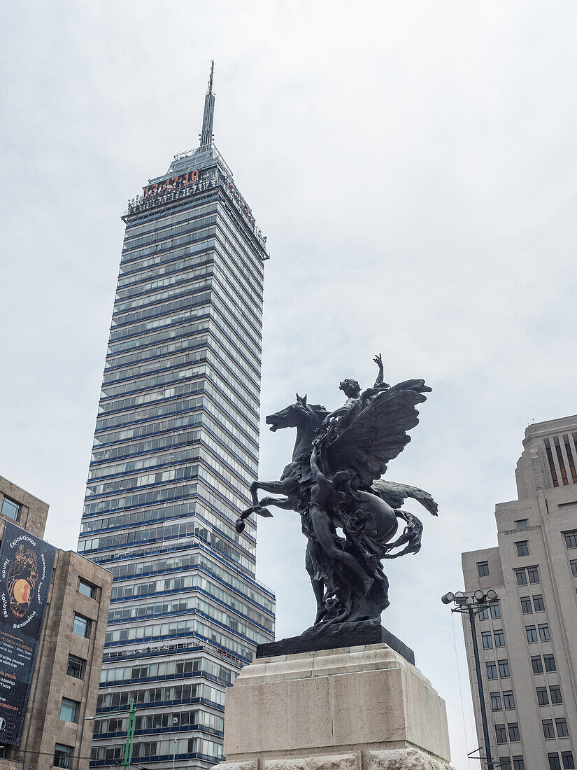 Built in 1956, the Torre Latinoamericana, the world's first skyscraper built on a highly active seismic zone, Mexico City, Mexico, North America