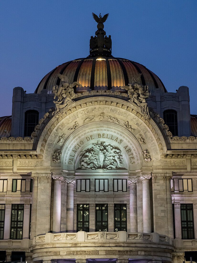 Außenansicht des Palacio de Bellas Artes, Mexiko-Stadt, Mexiko, Nordamerika
