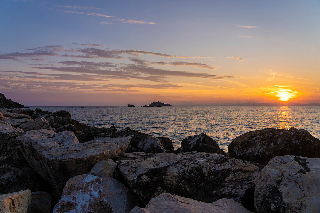 Sperlingsfelsen bei Sonnenuntergang, Punta Ala, Toskana, Italien, Europa