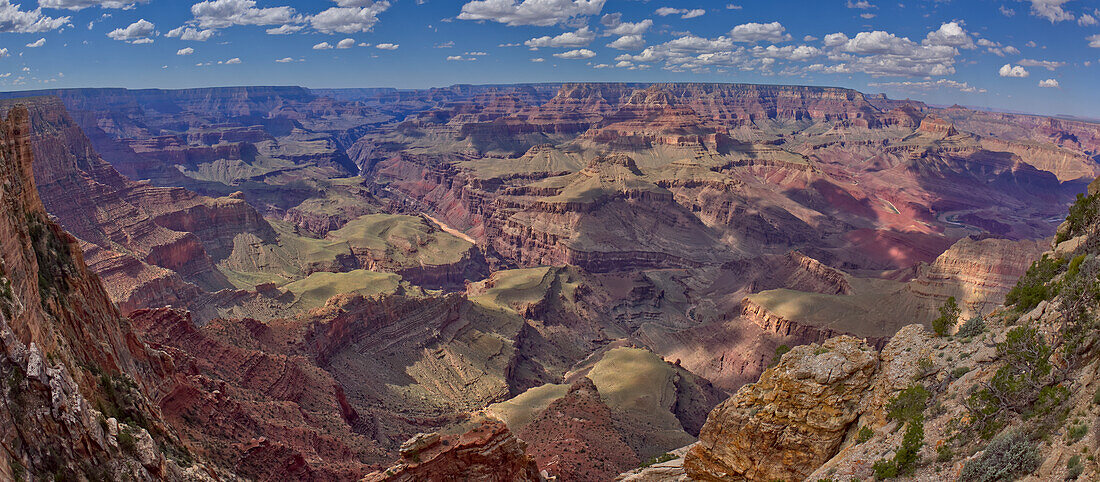 North Rim des Grand Canyon in der Ferne von westlich des Pinal Point am South Rim aus gesehen, Grand Canyon National Park, UNESCO-Weltnaturerbe, Arizona, Vereinigte Staaten von Amerika, Nordamerika