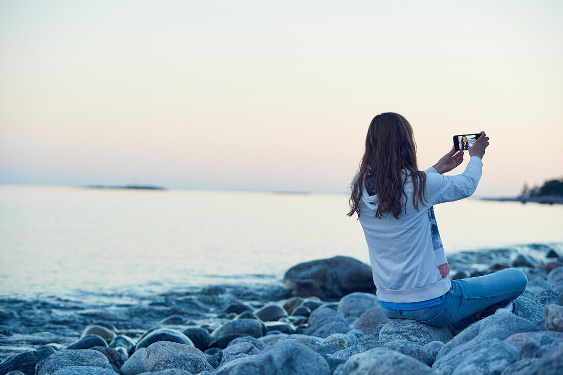 Teenager-Mädchen macht Selfie