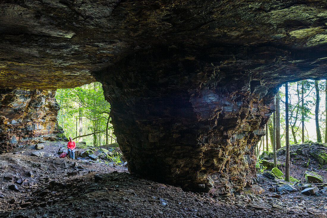 Blick auf eine Höhle