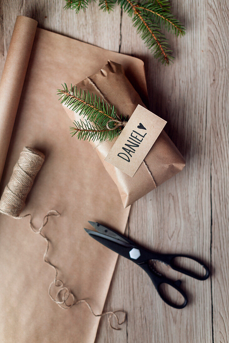 Verpacken von Weihnachtsgeschenken