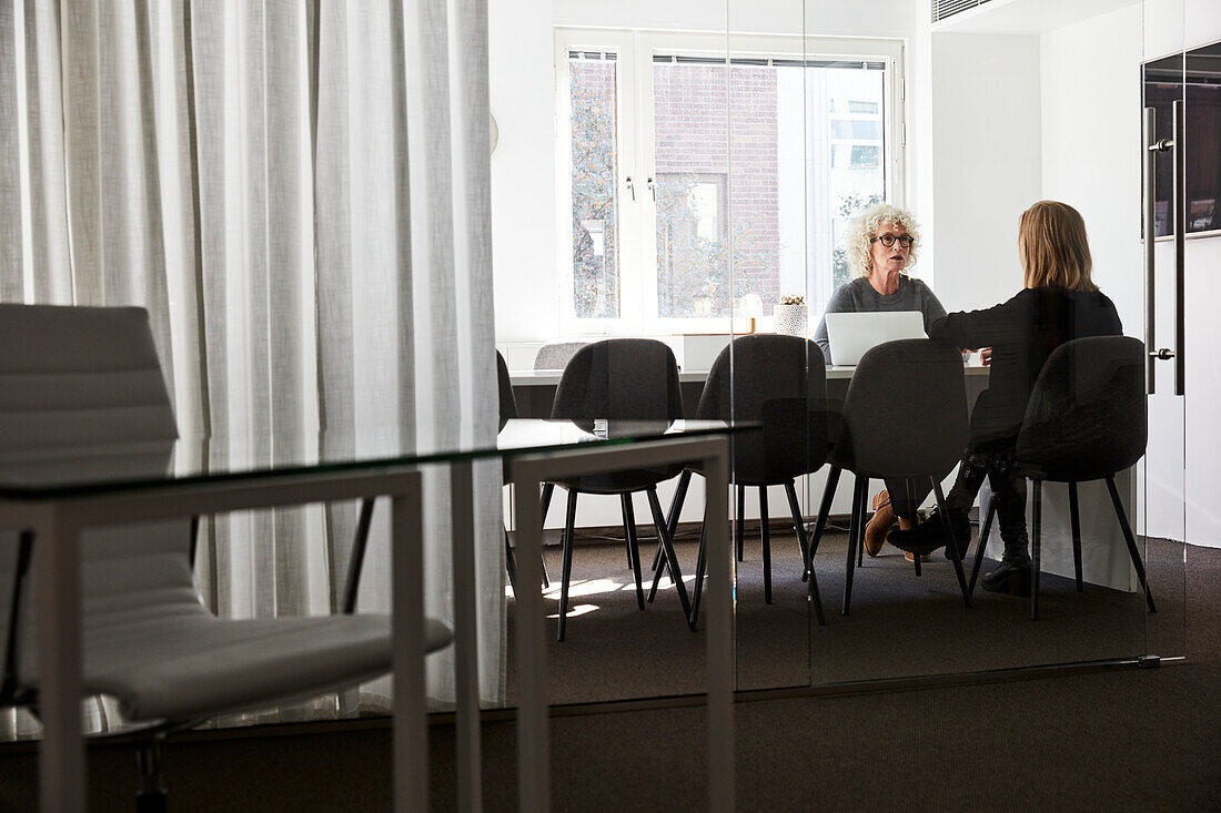 Geschäftsfrauen während eines Meetings