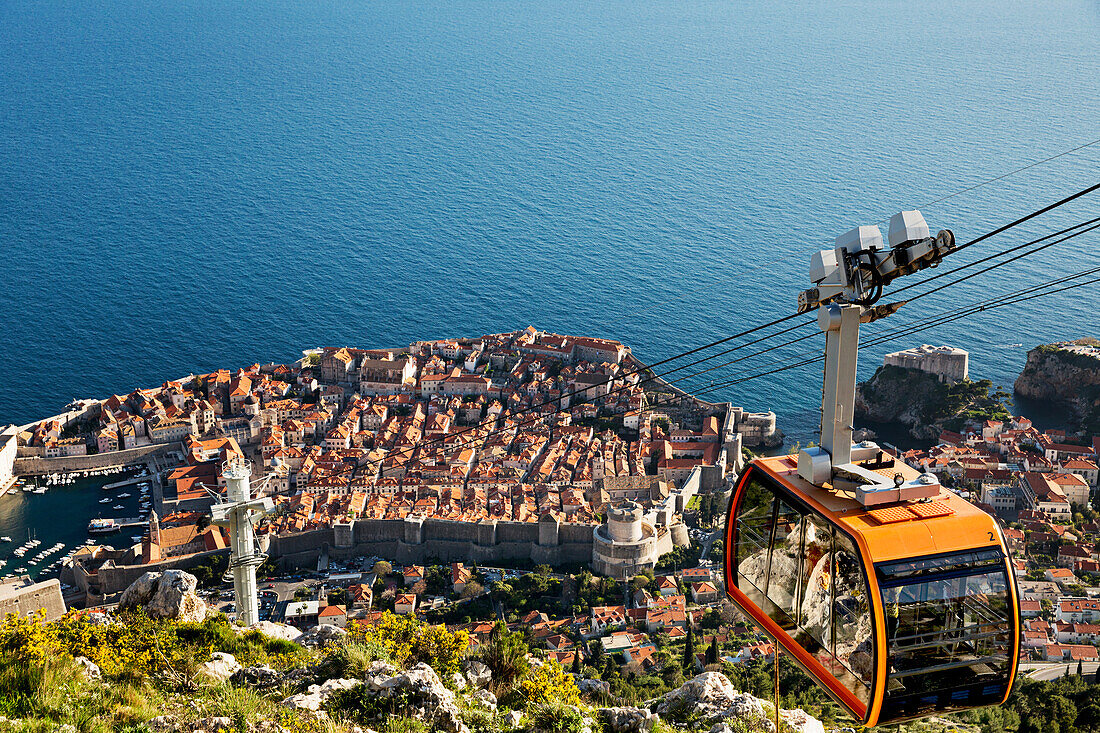 Seilbahn über der Altstadt von Dubrovnik, Kroatien