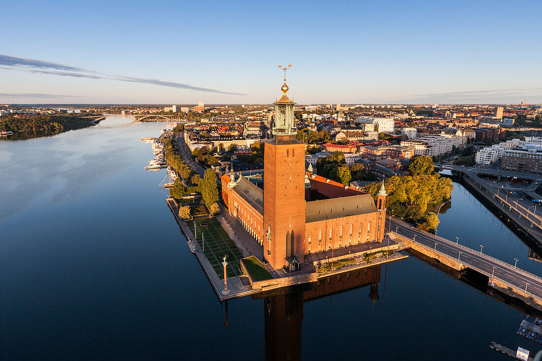 Stadtbild mit Rathaus von Stockholm, Schweden