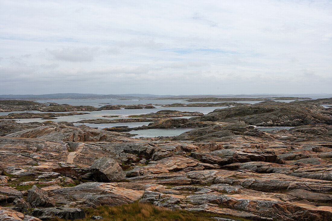 Aussicht auf Felsen an der Meeresküste