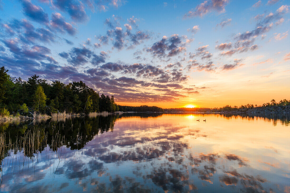 Sonnenuntergang über einem See