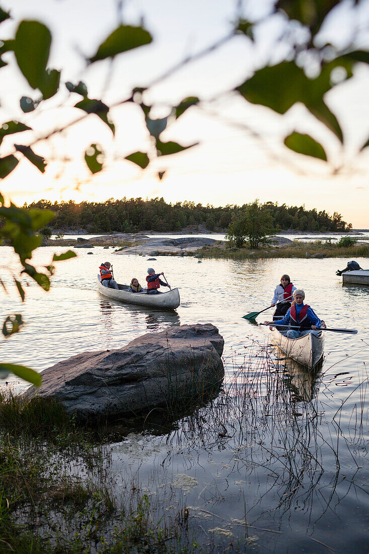 Children canoeing