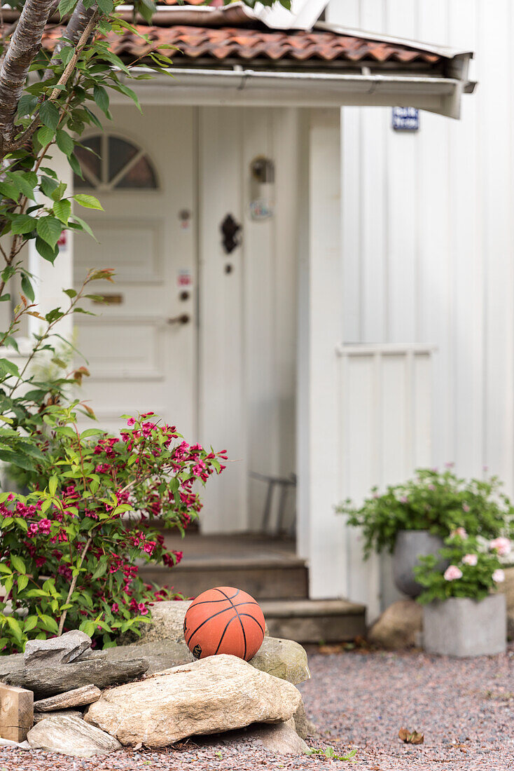 Basketball vor dem Haus