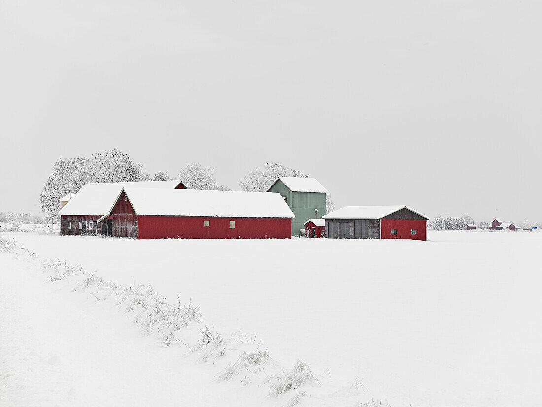 Bauernhofgebäude im Winter