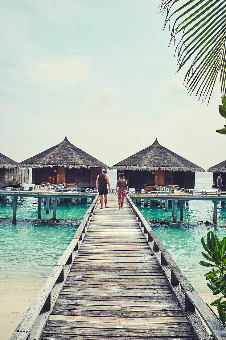 Anlegesteg und Touristenhütten, Malediven