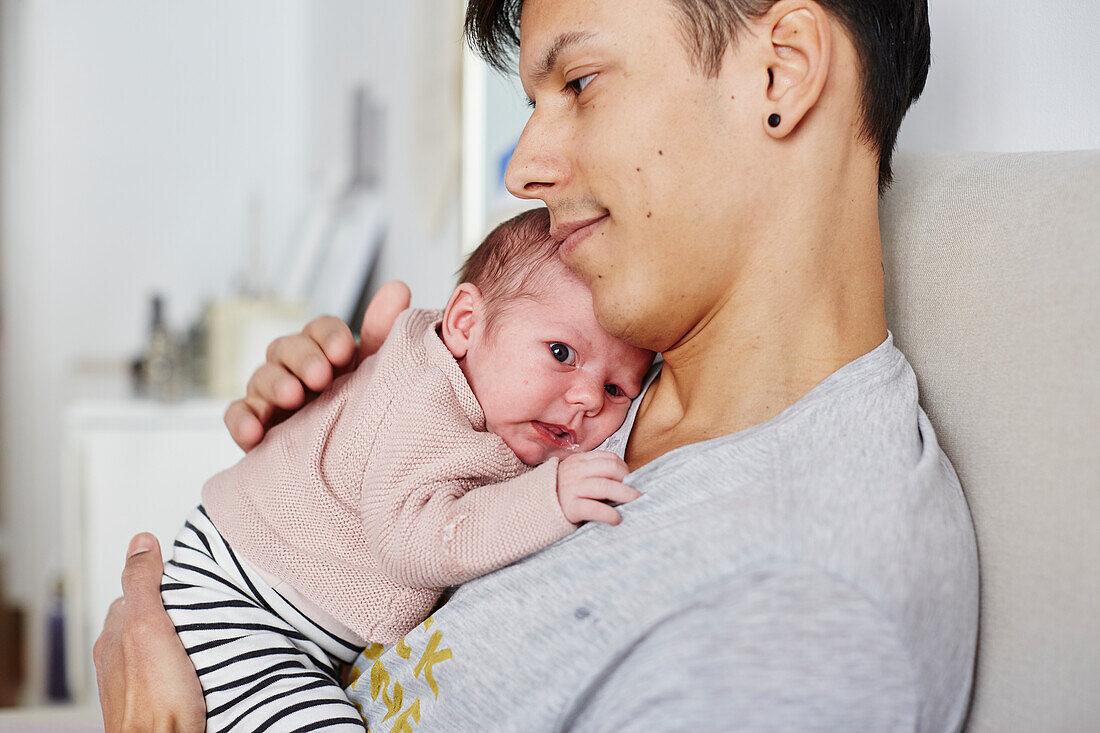 Vater mit Baby