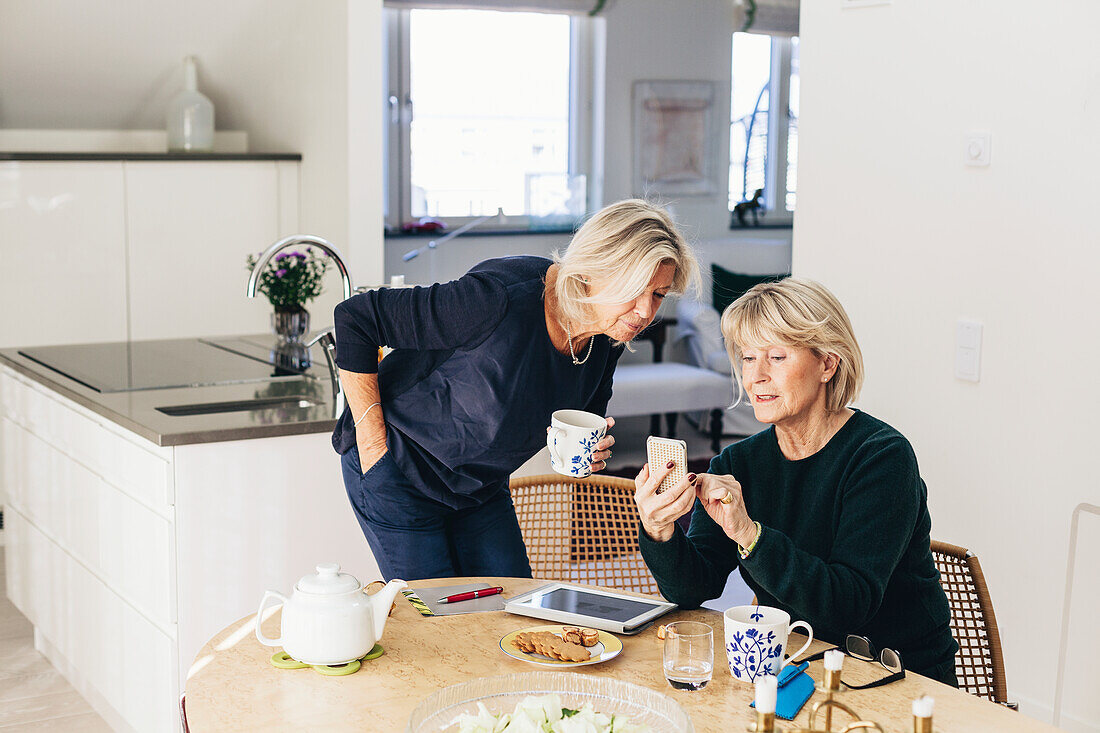 Frauen zu Hause