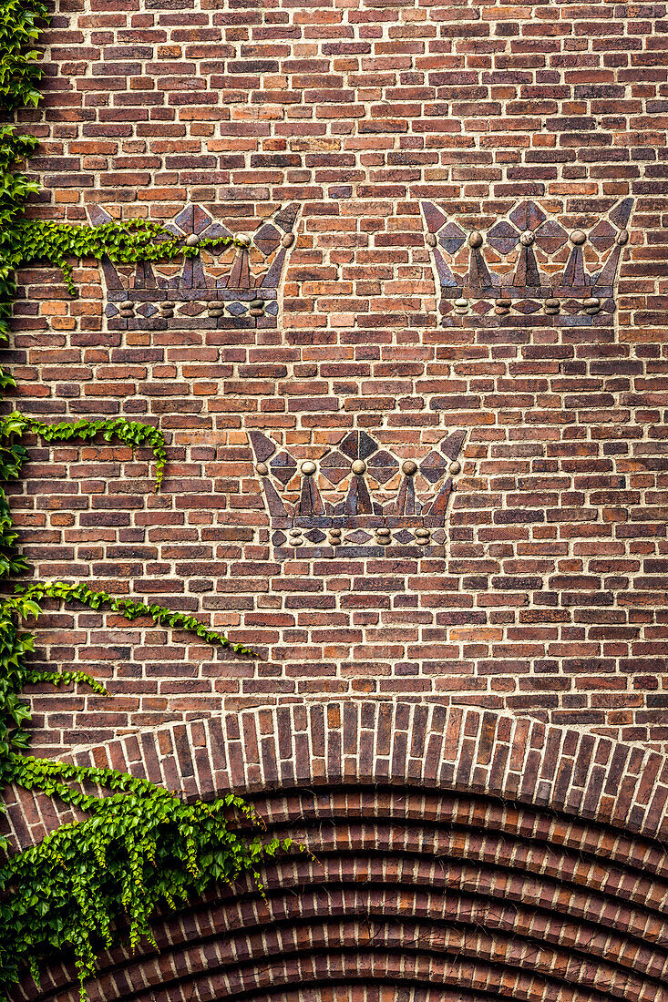 Brick wall with crowns