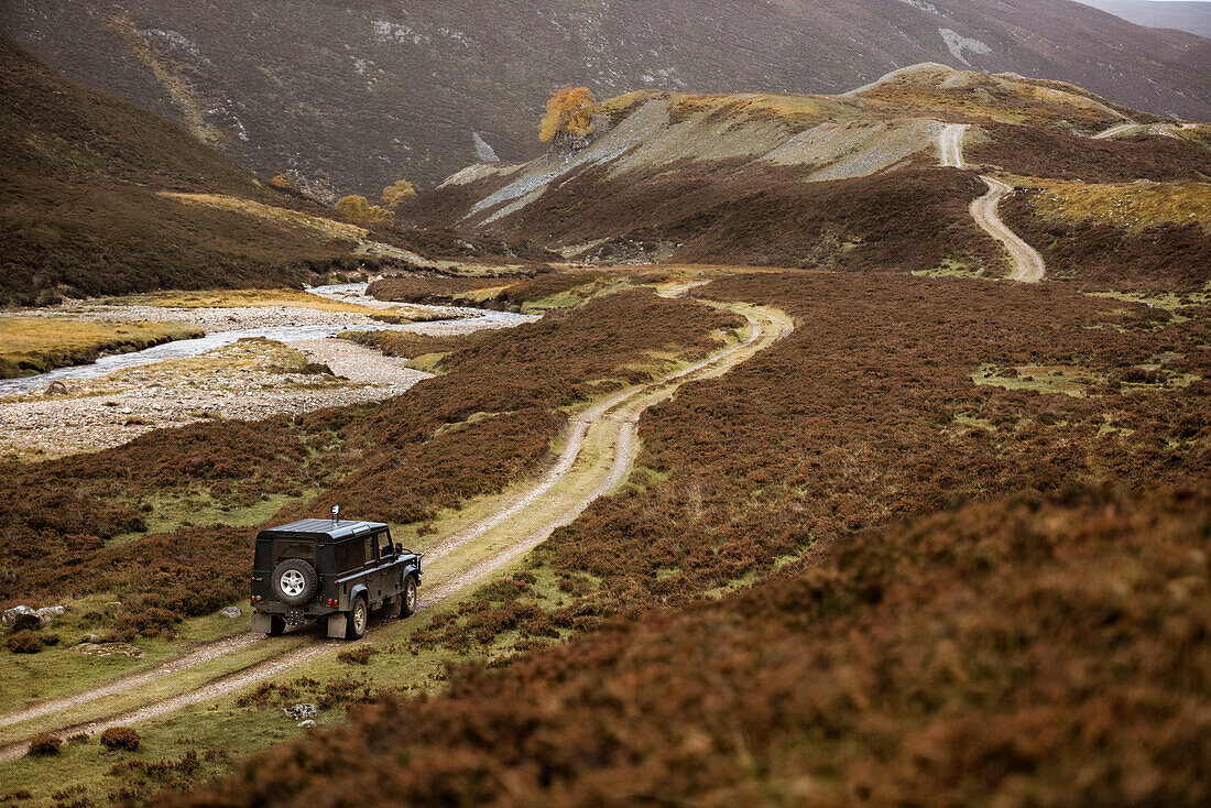 4x4 car in mountains