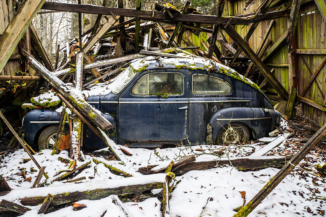 Abandoned car