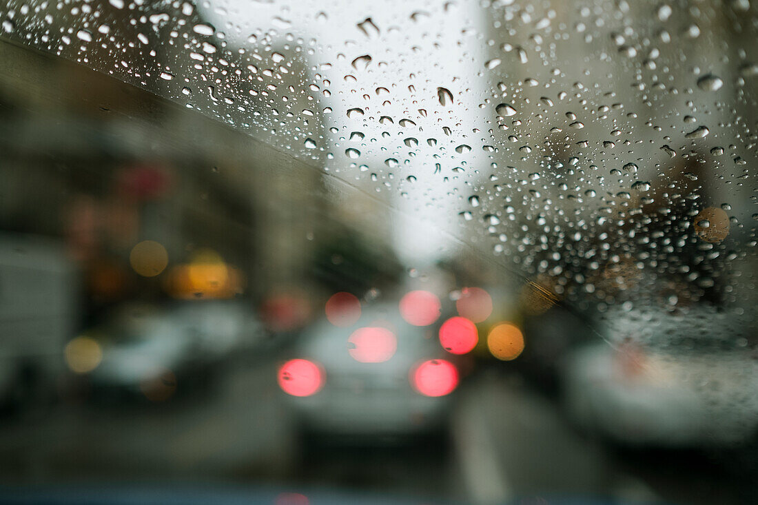 Regentropfen am Fenster