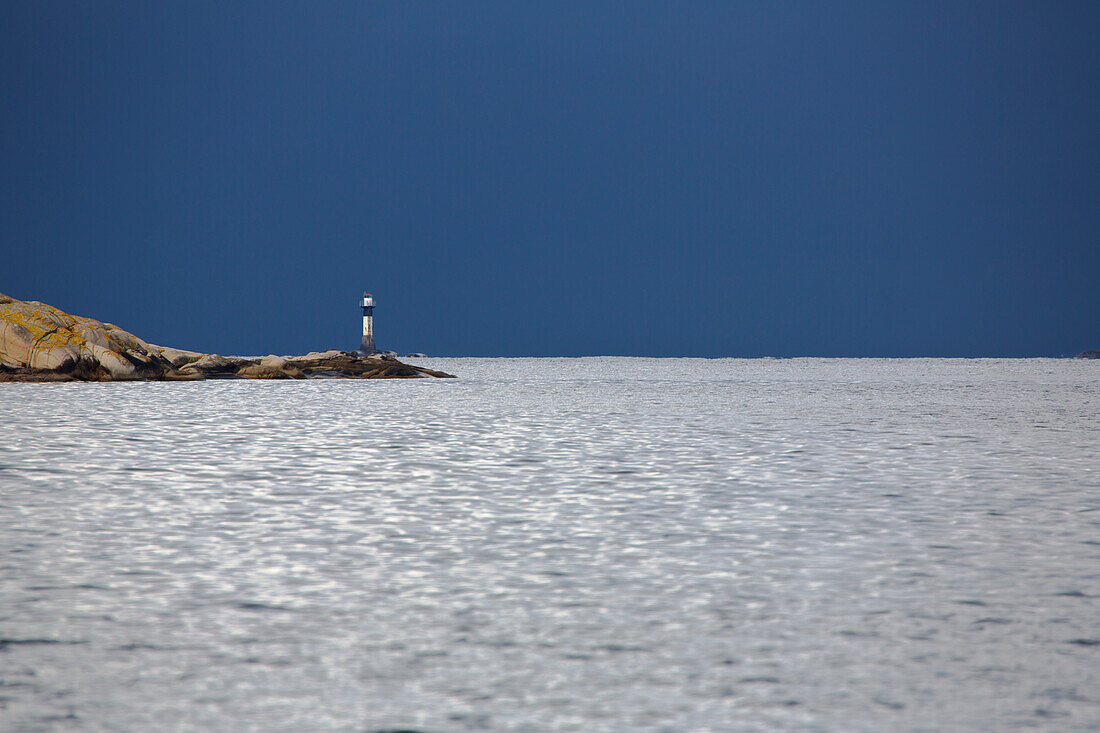 Blick auf felsige Küste