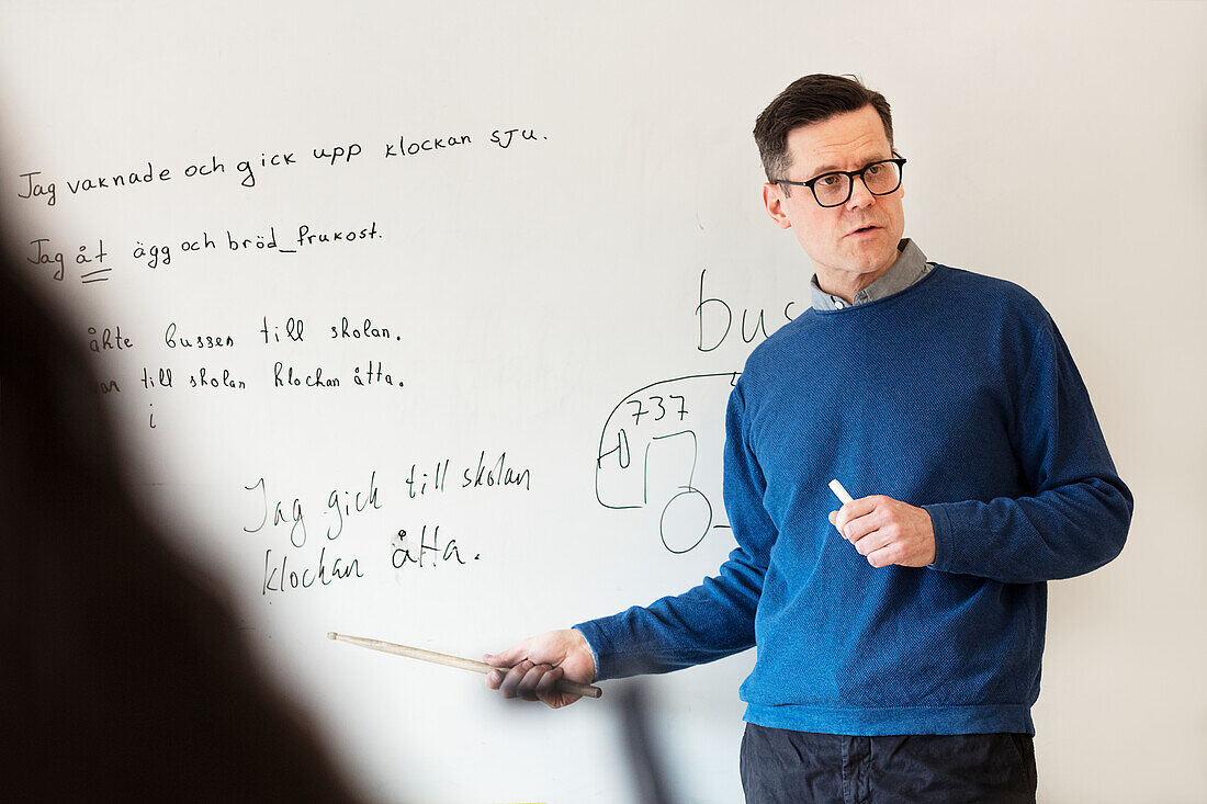 Lehrerin im Klassenzimmer