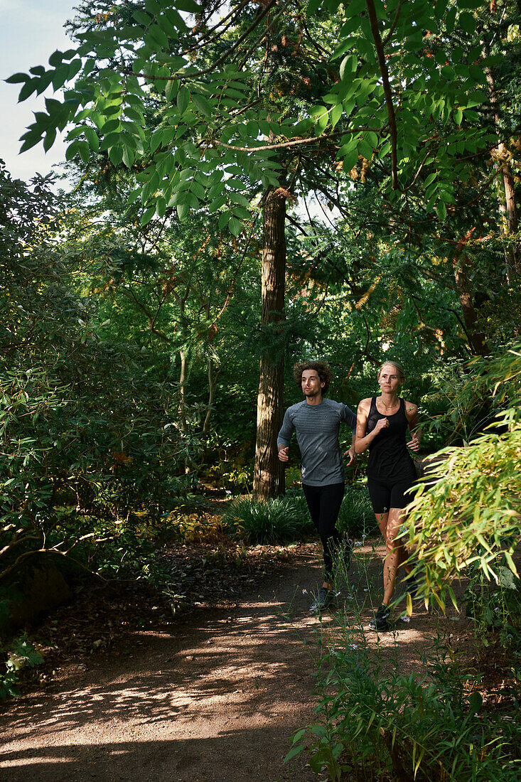 Pärchen joggt zusammen