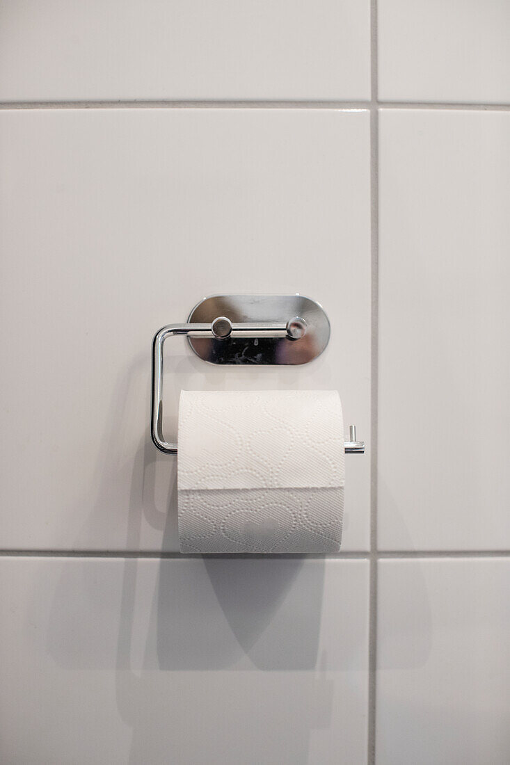 Toilet roll holder